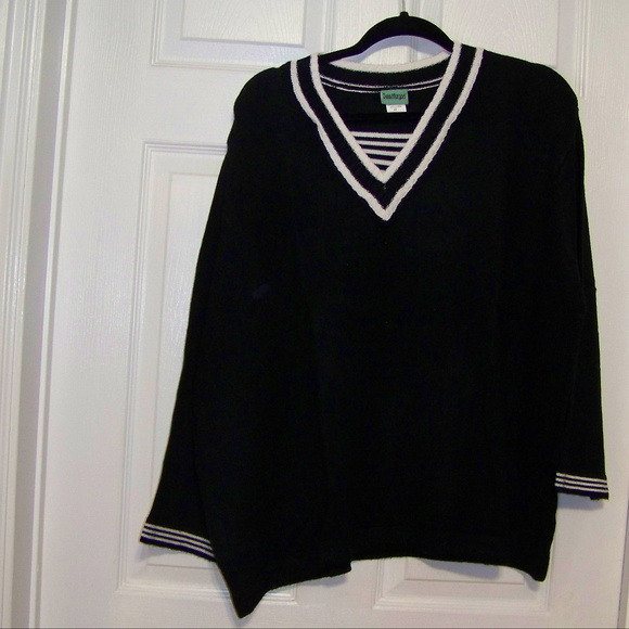 !!! 3 for $25 Sara Morgan lite sweater - Picture 1 of 1